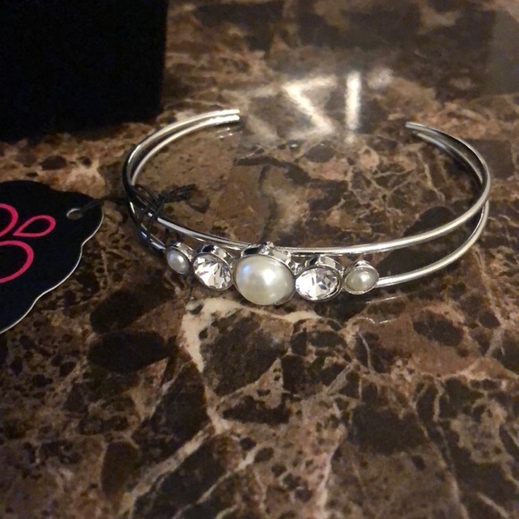 Pearls on the Town (Necklace & Bracelet) - Picture 2 of 4